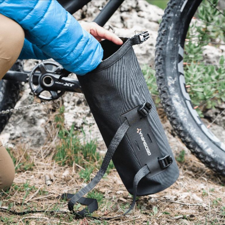 Geosmina Cargo Bag and Cage
