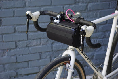 Road Runner Burrito Supreme - Handlebar Bag: 2.6L in Black