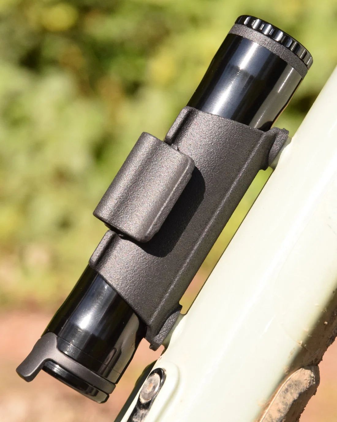 DaySaver Incredible Pump Regular attached to a bike using the optional pump mount